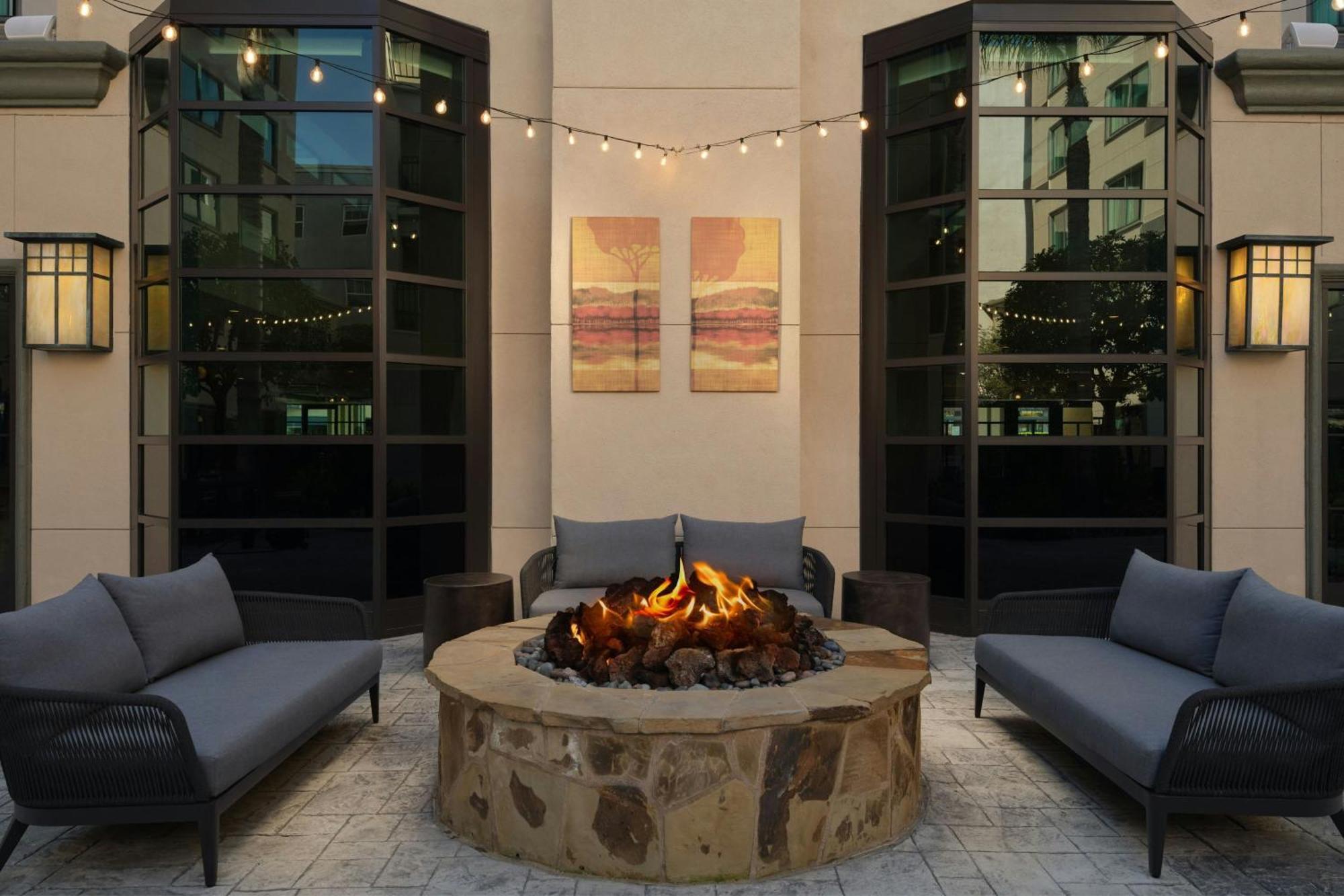 Courtyard By Marriott Los Angeles Pasadena Old Town Dış mekan fotoğraf
